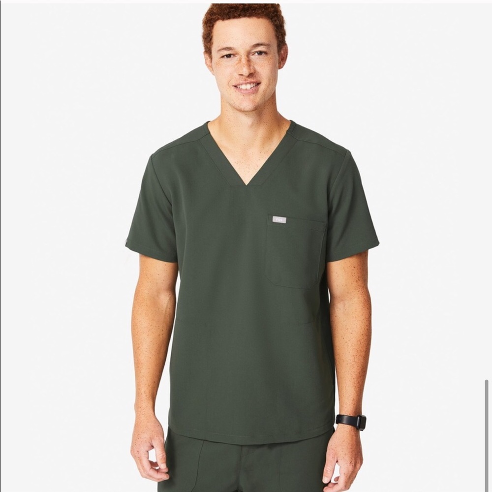 Figs scrubs men’s moss LEON Two-Pocket Scrub Top